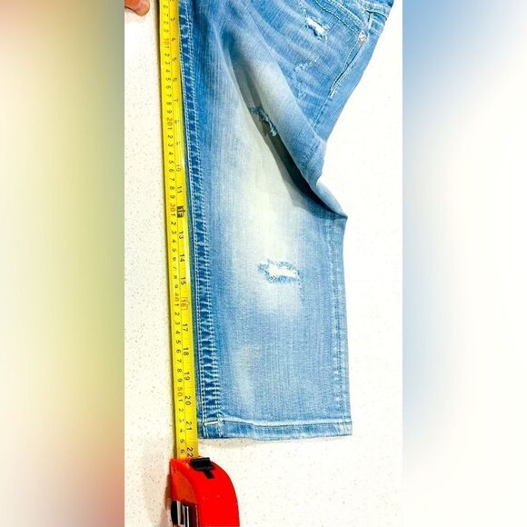 Miss Me Easy Crop Mid Rise Distressed Jeans 31x21.5 Bling Pockets EUC - Picture 8 of 13